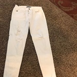 White KanCan skinny jeans